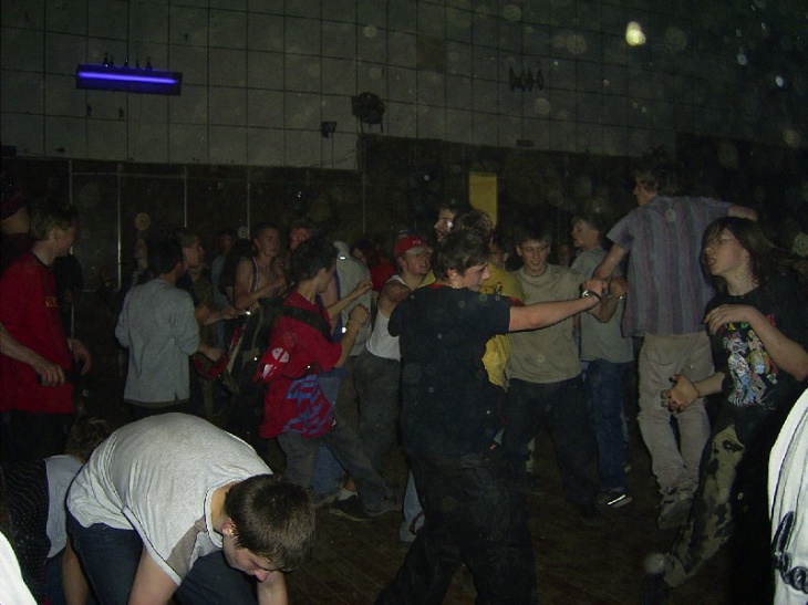 Фото Концерт в к/т "Спутник" 17 мая 2003