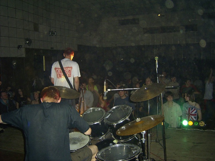 Фото Концерт в к/т "Спутник" 17 мая 2003
